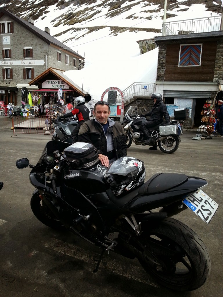 Meine ZX10r und ich bei Mopedtour 2013 am Stilfserjoch 